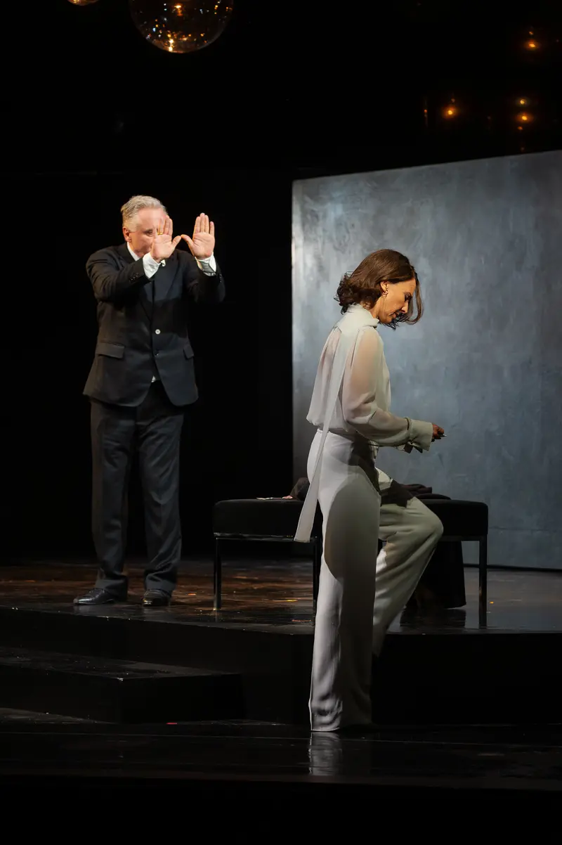 Tense Theatrical Moment from "Das Weite Land" at Theater in der Josefstadt