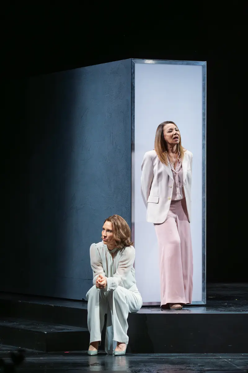 Dramatic Stage Performance at Theater in der Josefstadt's "Das Weite Land" Rehearsal