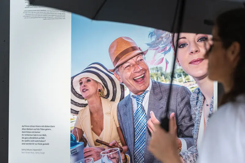 Lois Lammerhuber's La Gacilly Baden Tour: Joyful Moment with Stylish Attendees
