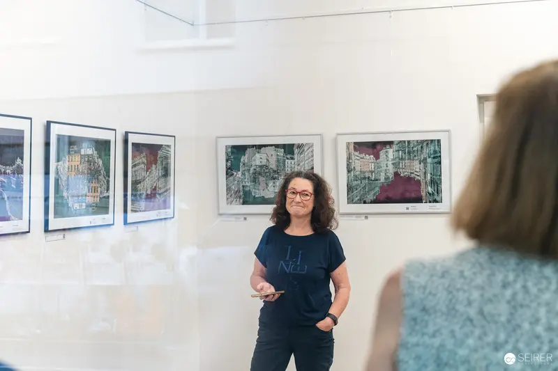 Exhibition Curator Discusses Urban Photography at Ladypower Vernissage