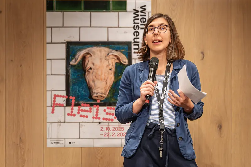 Museum Curator Presents "Fleisch" Exhibition with Livestock Portrait