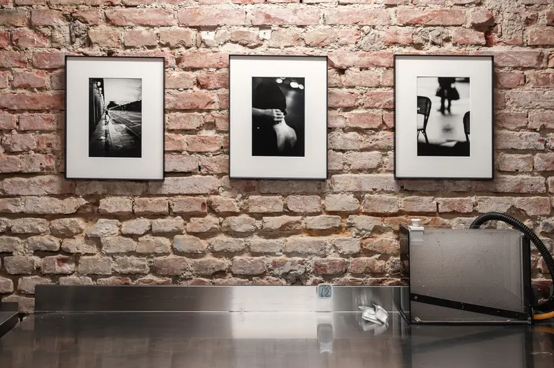 Black and White Photography Exhibition: Intimate Urban Scenes at G99 Galerie