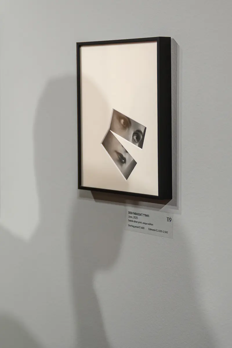 Geometric Photographic Art: Fragmented Perspective in Black Frame