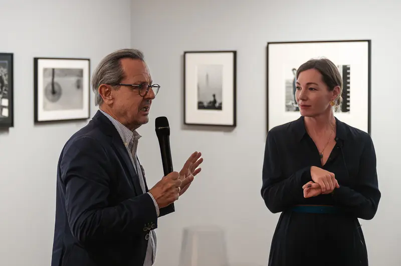 Art Gallery Discussion: Curator and Guest in Conversation During Exhibition