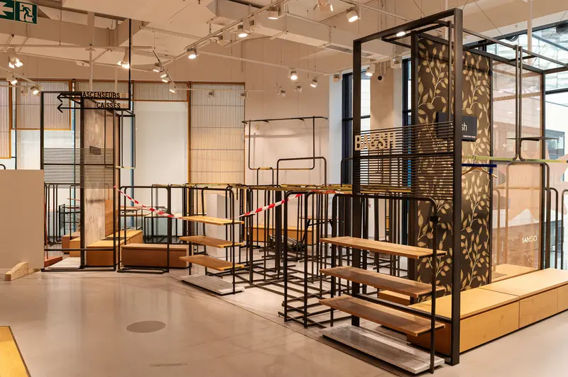 Modern Retail Display Design with Modular Metal and Wood Shelving Units