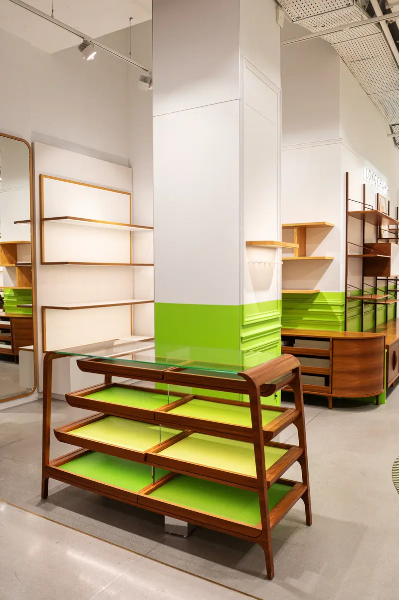 Minimalist Green and Wood Retail Display Shelving Design
