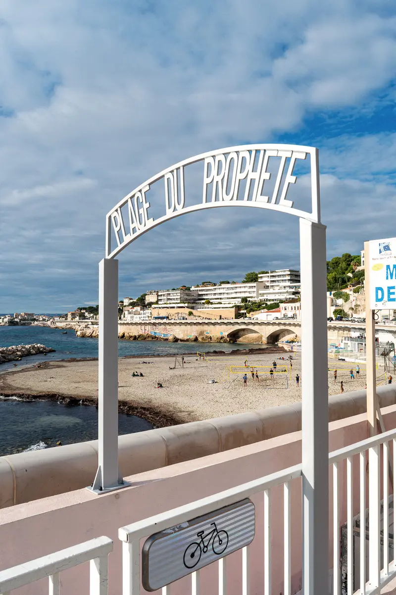La Plage du Prophète Arch: Marseille Coastline Scenic View