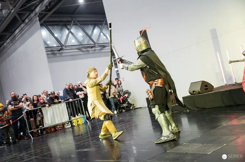 Medieval Stage Combat at Vienna ComicCon 2025 with "Bis einer weint"