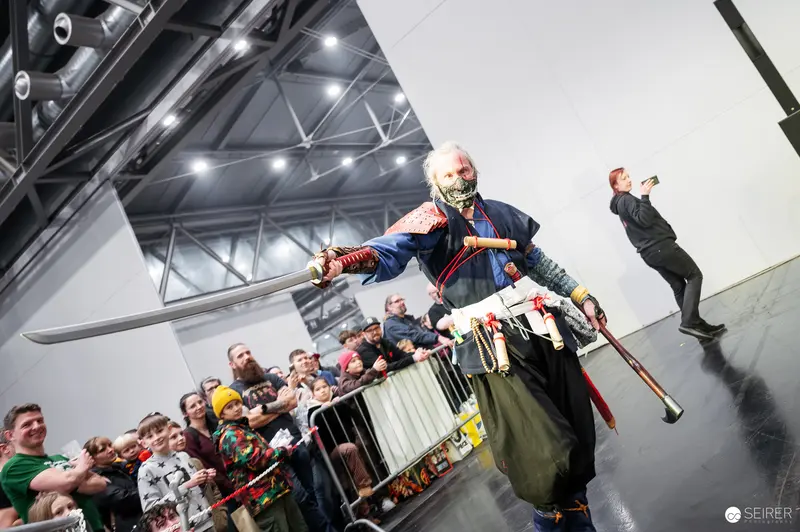 Costumed Performer Engages Crowd at Vienna ComicCon 2025