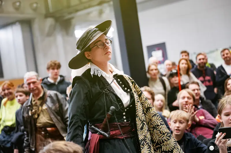 Performer in Historical Costume at Vienna ComicCon 2025 "Bis einer weint" Showcase