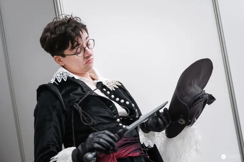 Cosplayer in Black Velvet Costume at Vienna ComicCon 2025