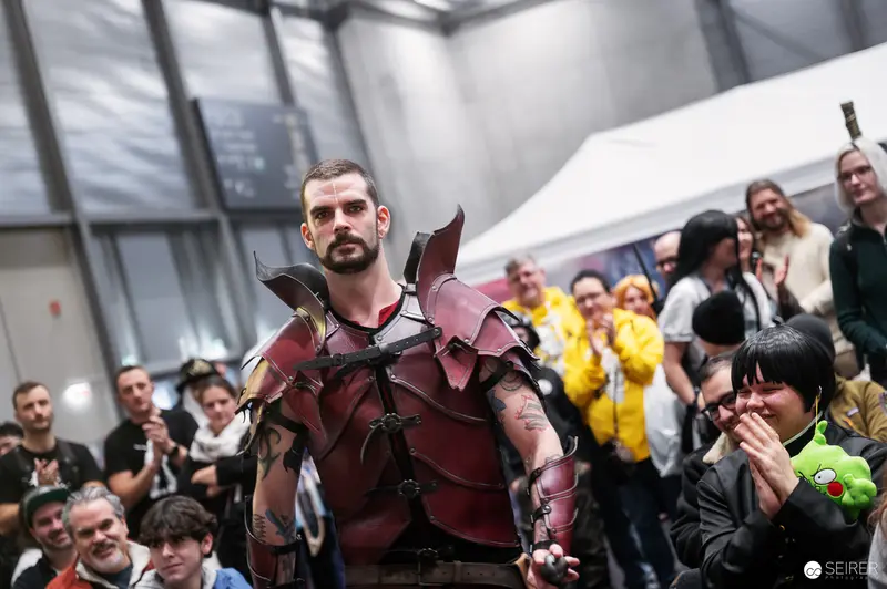 Red Leather Armor Cosplay Performance at Vienna ComicCon 2025