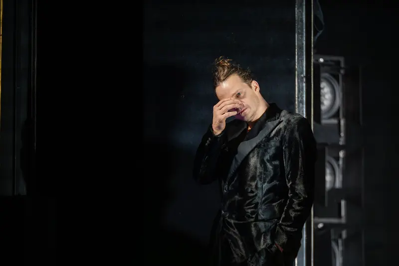 Hamlet Actor in Emotional Moment During Theater in der Josefstadt Rehearsal