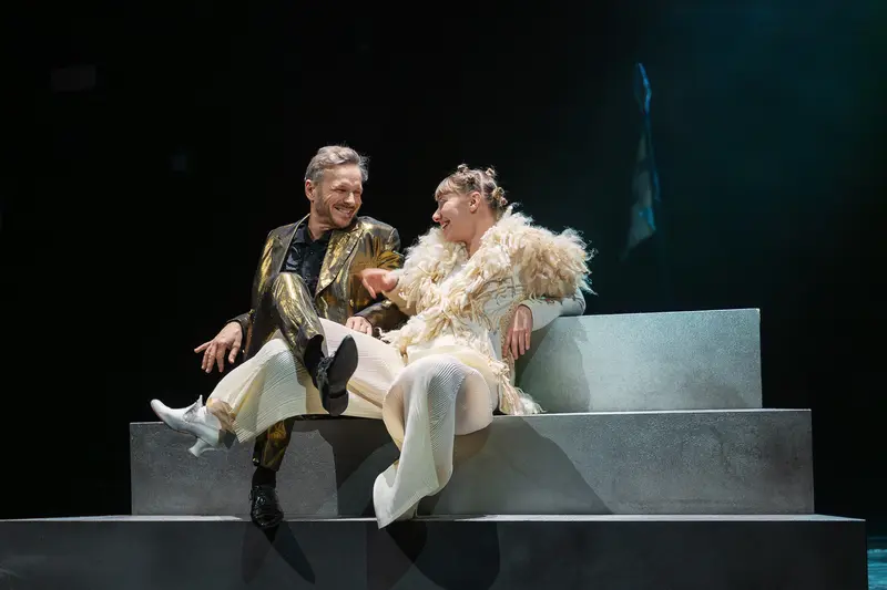 Theater in der Josefstadt Rehearsal: Hamlet and Gertrude on Stage Set