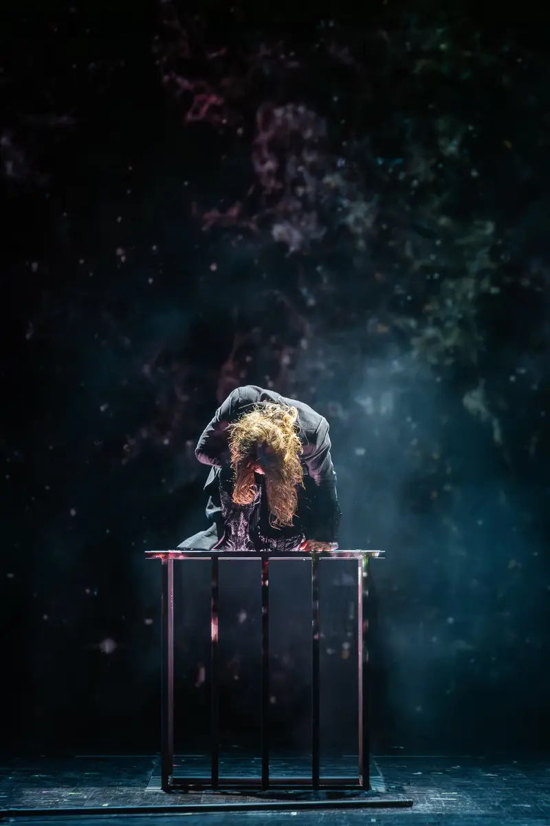 Hamlet Performance at Theater in der Josefstadt: Dramatic Staging with Actor on Cube