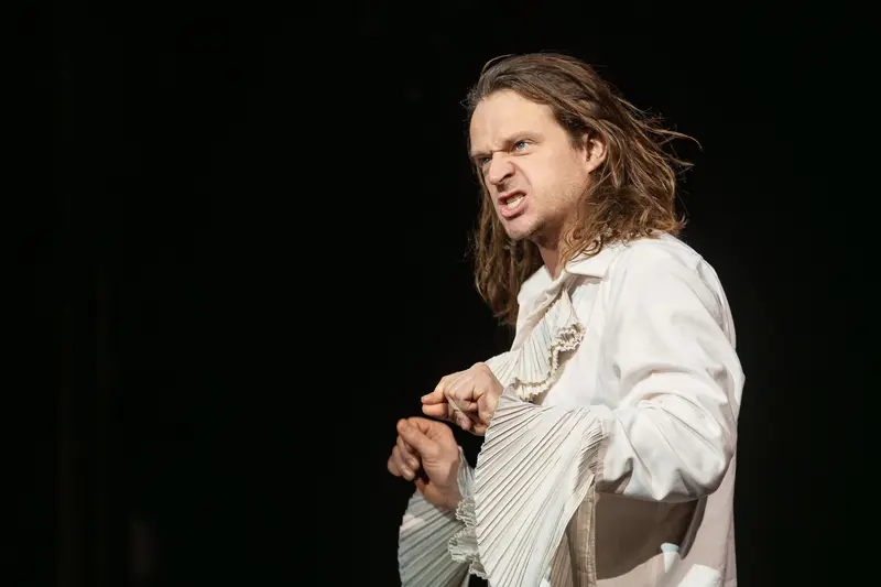 Hamlet's Claudius in Intense Performance at Theater in der Josefstadt