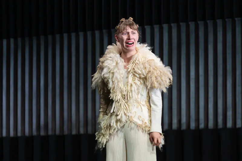 Johanna Mahaffy as Ophelia in Dramatic Theater Production at Josefstadt Theater