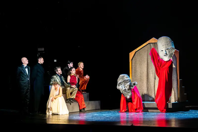 Hamlet Staging at Theater in der Josefstadt with Stylized Theatrical Masks