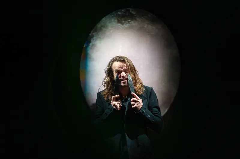 Claudius von Stolzmann Performing Intense Moment in Hamlet at Theater in der Josefstadt