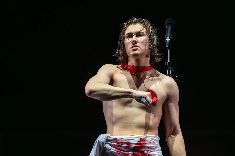 Julian Valerio Rehrl Performs Multiple Roles in Zemlinsky Theater Production, Vienna 2026