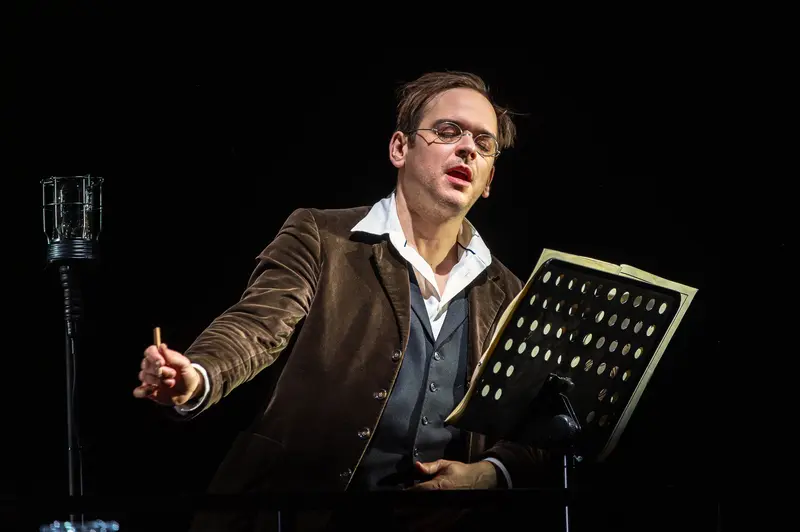 Markus Kofler as Arnold Schönberg in Zemlinsky Photo Rehearsal, Vienna 2026