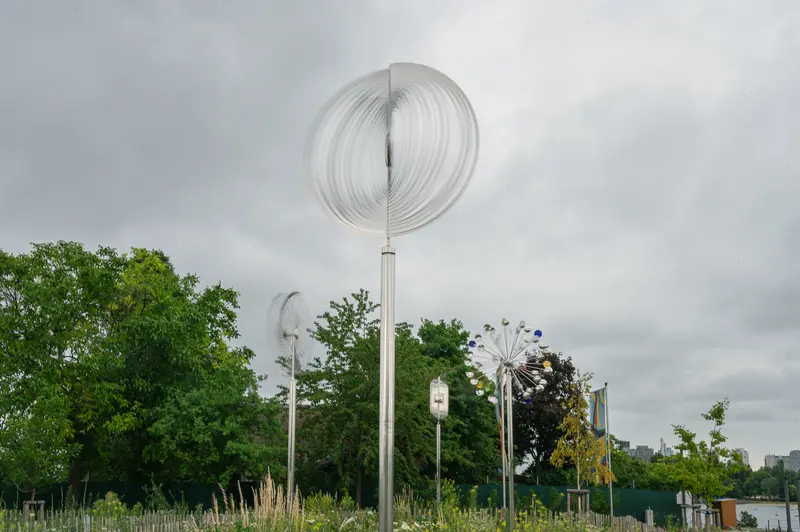 Kinetic Wind Sculpture by Era Tsao at Bank Austria Park, Vienna