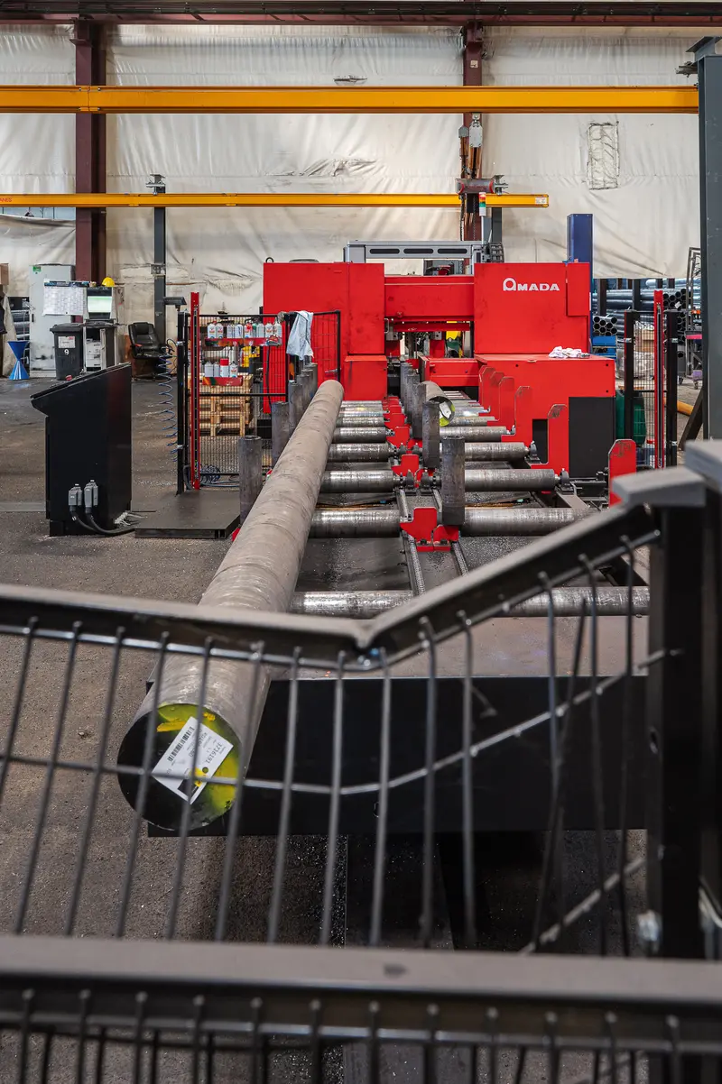 Automated Amada saw line processing steel bar stock at Frankstahl Guntramsdorf