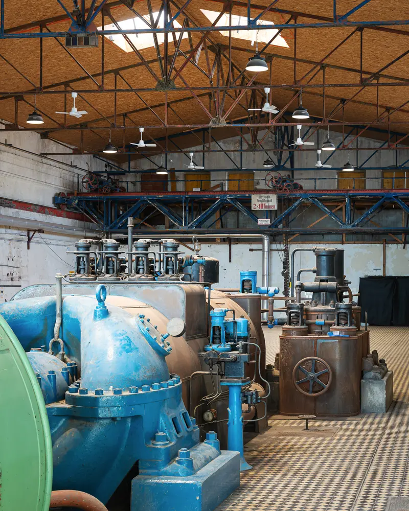 Blue turbine and pump machinery in Glanzstoff St. Pölten power hall, Open House 2026