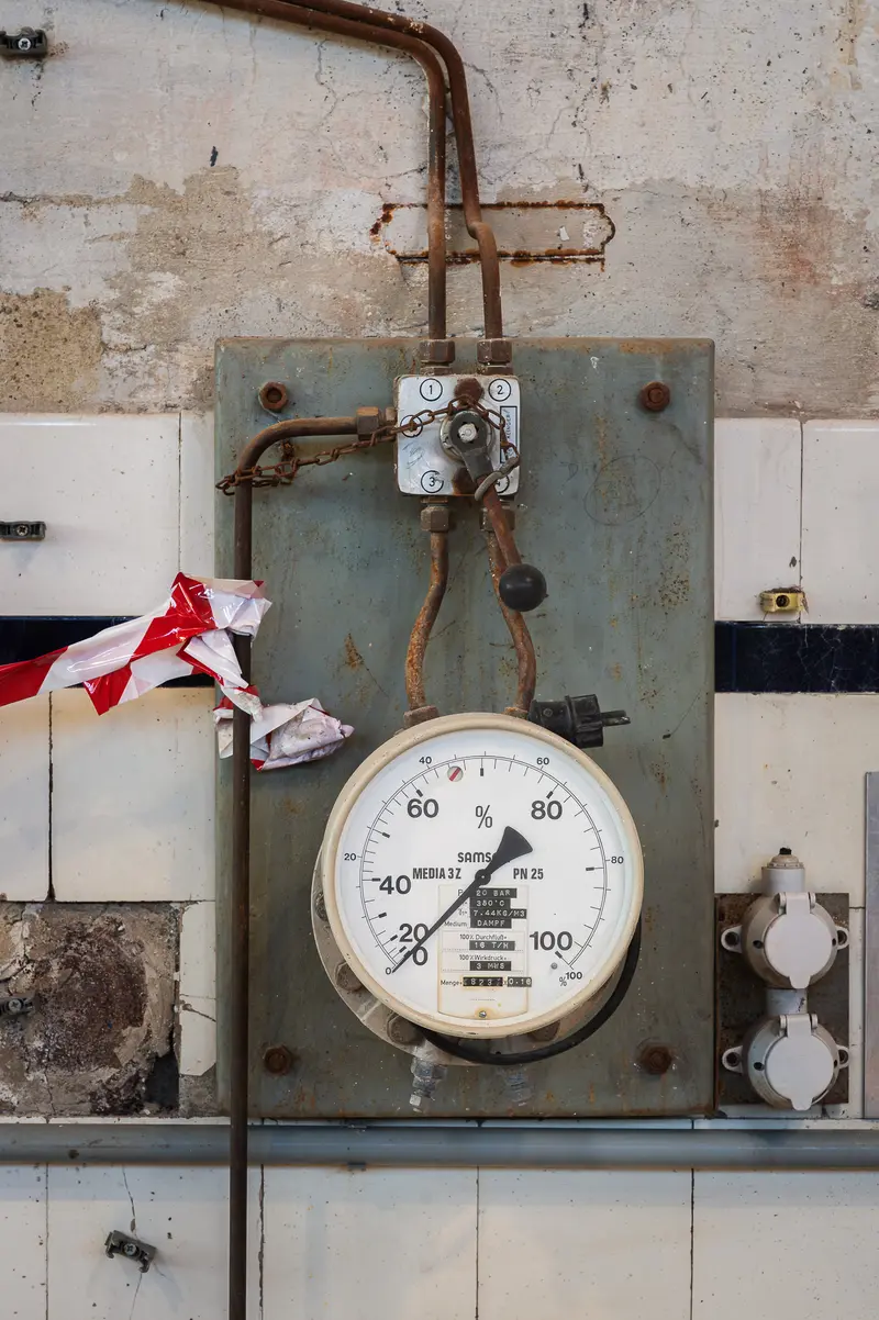 Samson Media 3Z steam flow gauge on factory wall, Glanzstoff St. Pölten Open House 2026