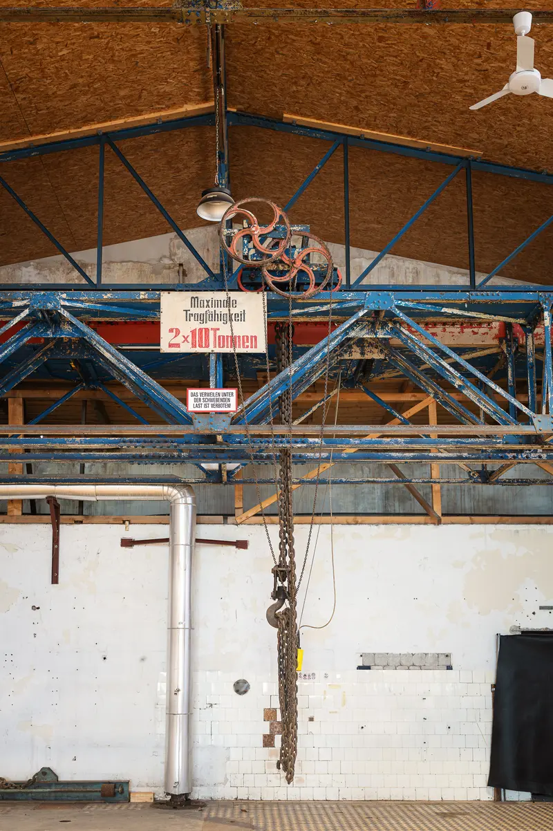 Historic chain hoist and "2×10 Tonnen" load sign, Glanzstoff St. Pölten Open House 2026