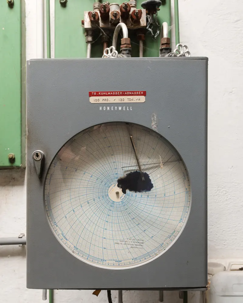 Honeywell circular chart recorder labelled "TB. Kühlwasser–Abwasser" at Glanzstoff St. Pölten Open House 2026