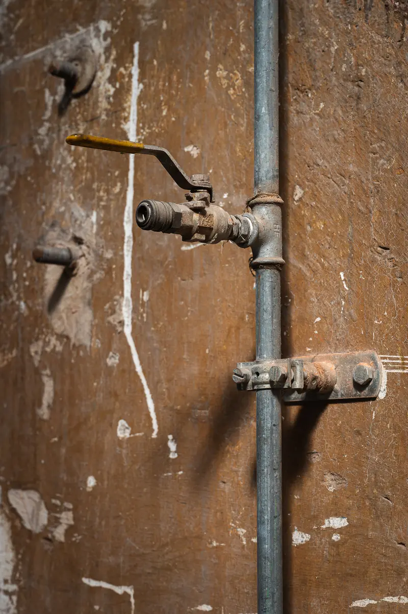 Corroded Ball Valve on Compressed-Air Pipe, Glanzstoff St. Pölten Open House 2026